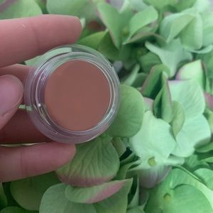 Lady J - Soft neutral peach